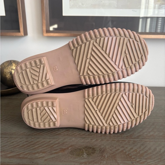 Madden Girl Two-Tone Duck Boots - Picture 10 of 10